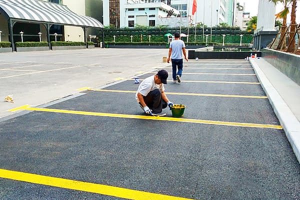 Báo giá thi công sơn kẻ vạch bãi đỗ xe